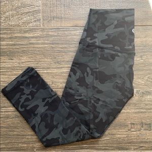 Align Crop 21” - Green Camo